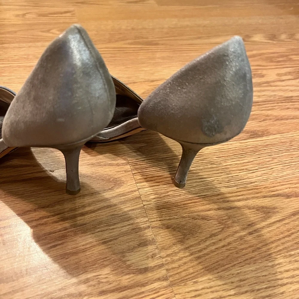 Badgley Mischka Salsa d’orsay Pewter Heels with Decorative Broch Size 6 1/2